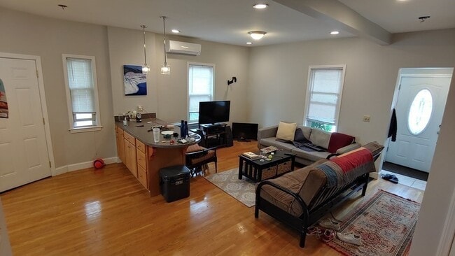 Photo - 33 Eastburn St