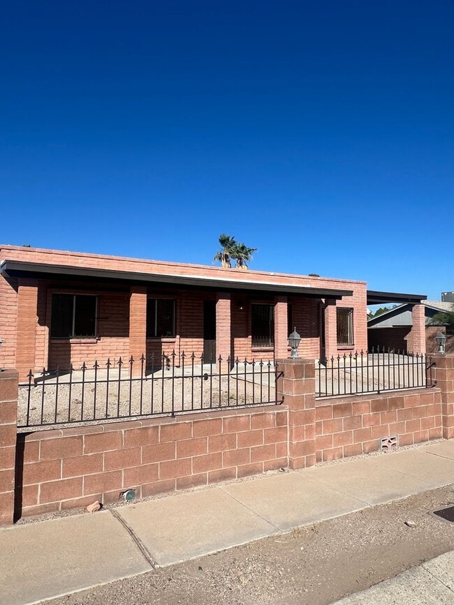 Building Photo - 3 Bedroom/ 2 Bath Home Near Mission & Vale...