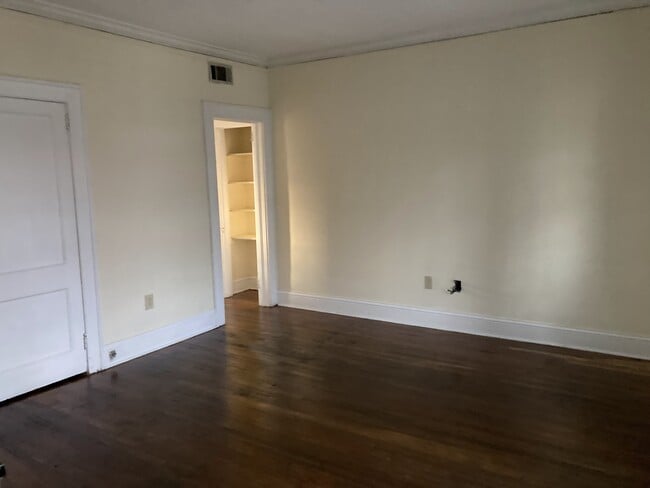 Photo - Vineville Court Apartments