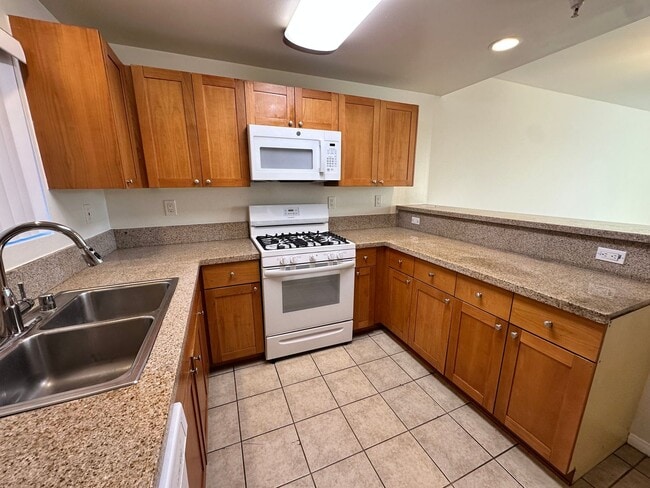 Photo - Immediate Move In: Spacious 3bed2bath condo Adjacent to Warner Center/Woodland Hills! Minutes to ...
