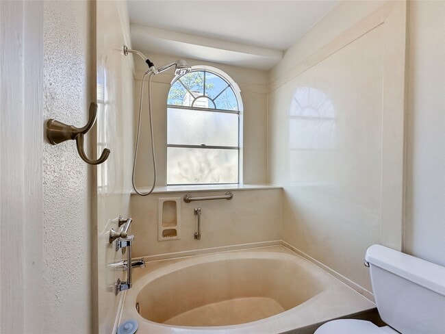 Building Photo - 5515 Strack Rd Unit 135