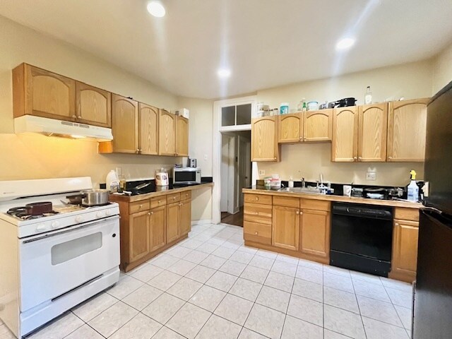 Building Photo - 21 Bucknam St