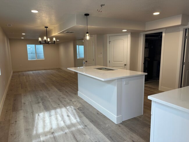 Photo - 13586 S Watts Ln Unidad 13586 S Watts Ln (BASEMENT)