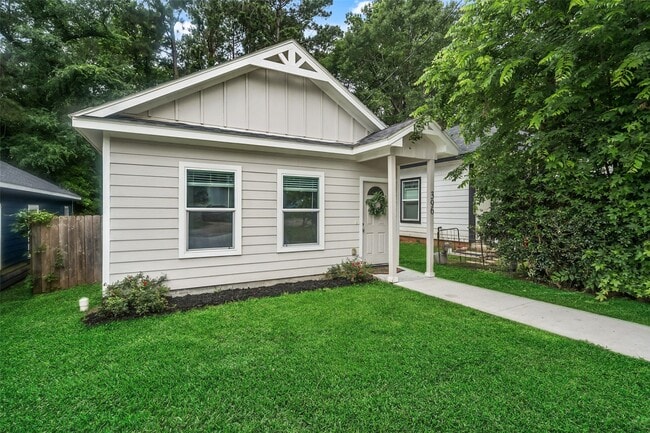 Photo - 396 Westchase St