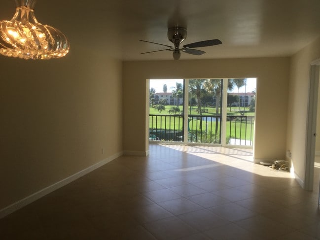 LIVING ROOM - 13 High Point Cir N Unit 207
