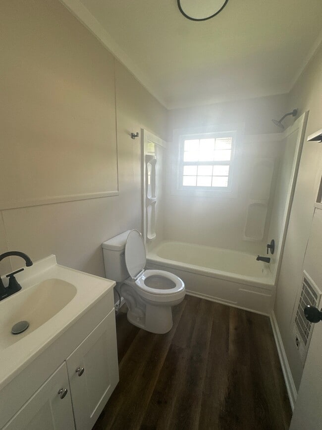 Photo - 230 Thomas St