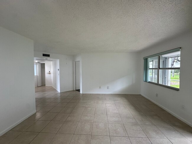 Photo - 2003 SE 27th Dr Unit 102