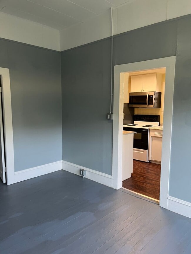 Photo - Cute and clean 2 Bedroom 1 Bathroom home in the heart of Roseburg.