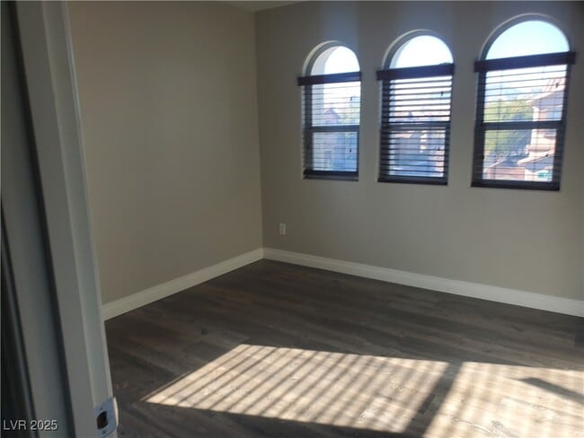 Photo - 10236 Vickers St