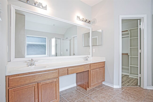 Building Photo - 43 W Spindle Tree Cir