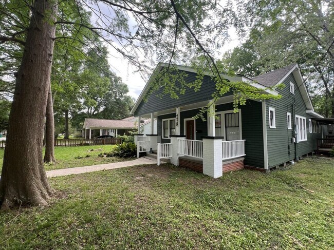 Photo - Spacious 5-Bedroom Home in Prime Zachary Location