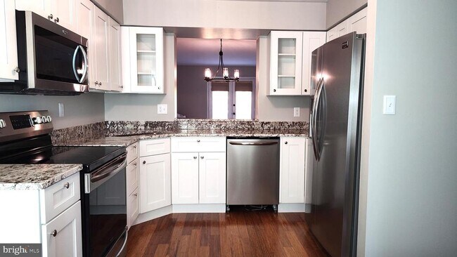 Photo - 442 Darby Ln