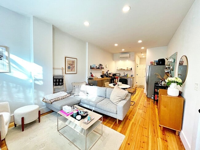 Building Photo - 264 Sumner St Unit 1 Rental