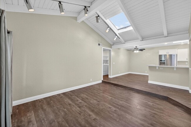 Photo - HUNTINGTON BEACH HOME - 1.5 Miles from the Beach Unidad 527