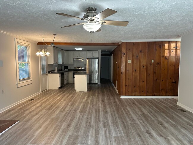 Photo - 736 Rosedale St