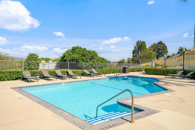 Building Photo - Bonita Cedars