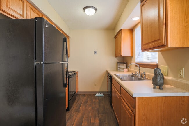 2BR, 2BA - 960SF