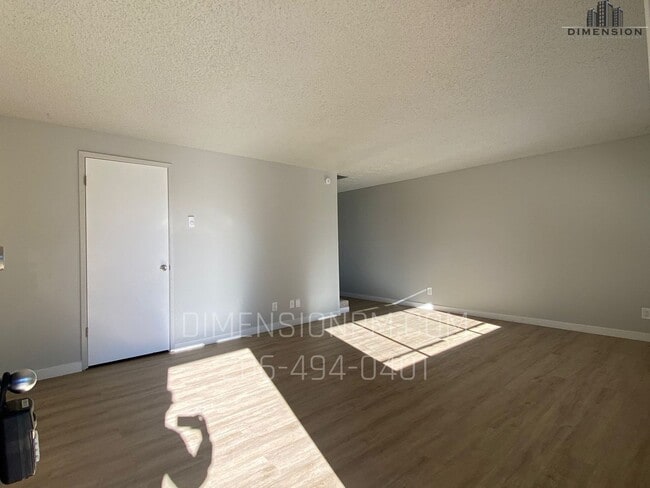 Photo - Olympia Townhouses 325 Pattison