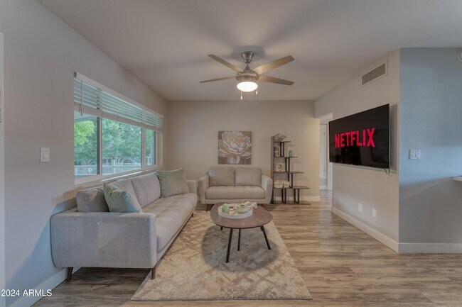 Photo - 721 E Montebello Ave Unidad 203