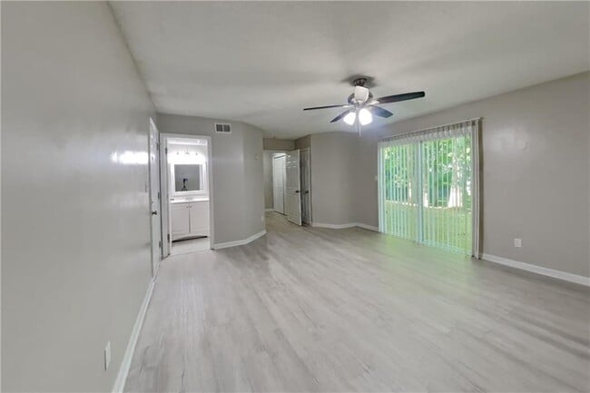 Photo - 1174 Empire Cir