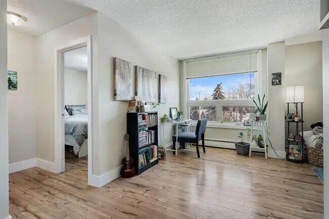 Photo - 314-414 14 St NW