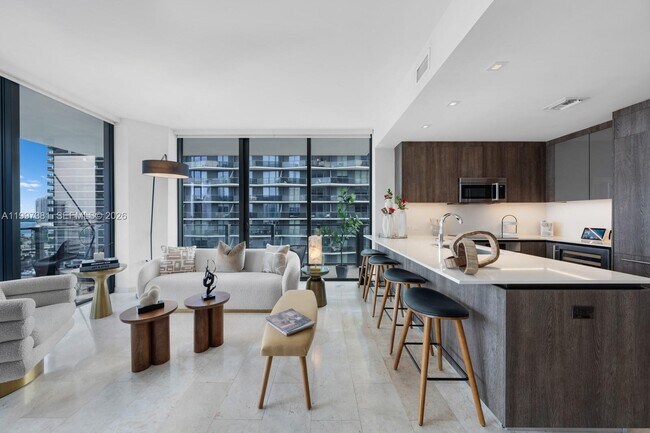 Building Photo - 88 SW 7th St Unit 1401