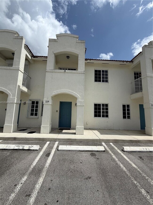 Building Photo - 119 SW 6th Ln