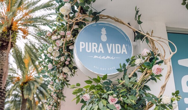 An all day cafe featuring an extensive menu of healthy food and drink.
