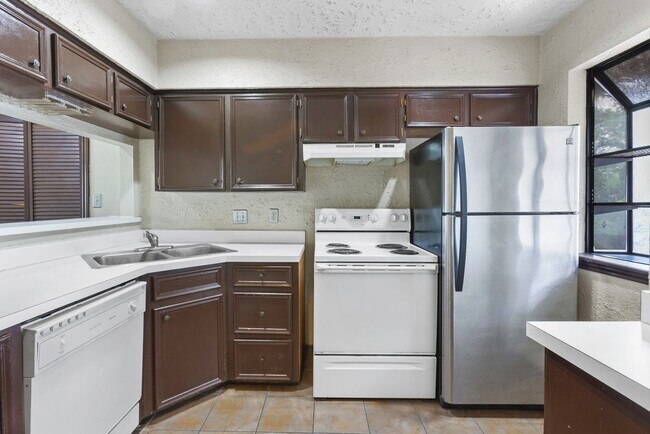 Photo - Gorgeous Condo, 2 Bedrooms/2 Balconies/2 B...