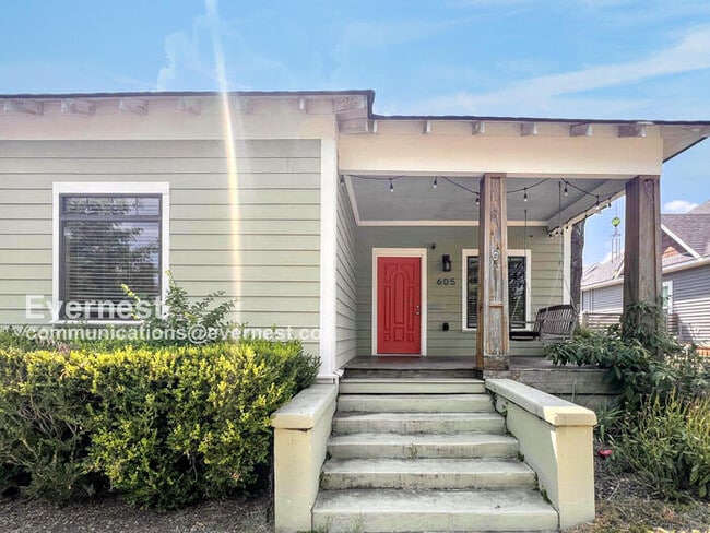 Building Photo - 605 E 16th St Rental
