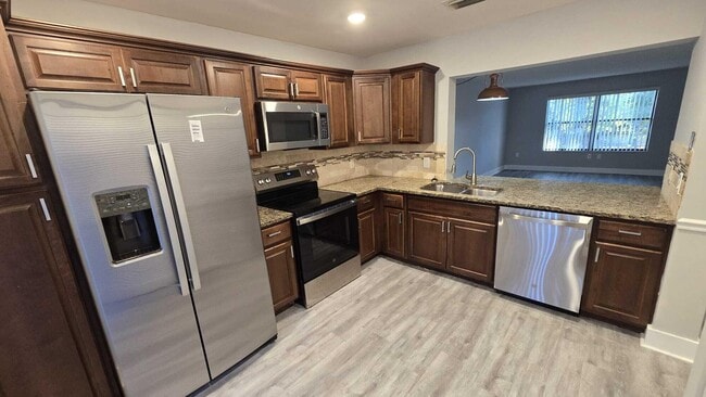 Building Photo - 13105 Belhaven Ct Unit 17