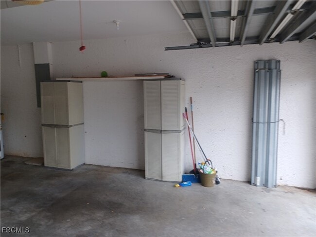 Building Photo - 3020 SE Santa Barbara Pl