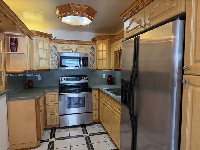 Photo - 1325 W 68th St Apartamento Unidad 311