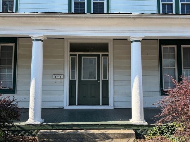 Photo - 2 W Hampton St