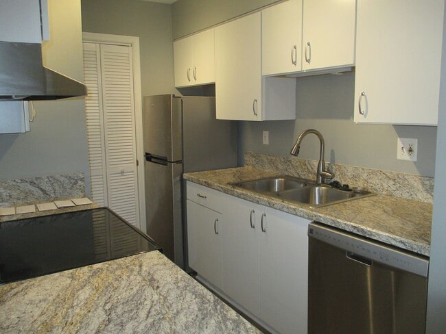 Photo - One Bedroom Condo in Cardinal Forest, Springfield