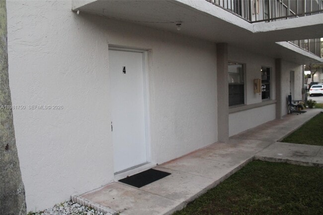 Building Photo - 6851 SW 129th Ave Unit 4