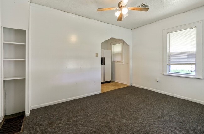 Photo - 220 NE 3rd St