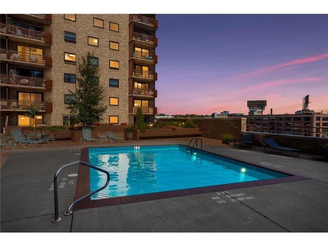 Building Photo - 66 9th St E Unit 2501