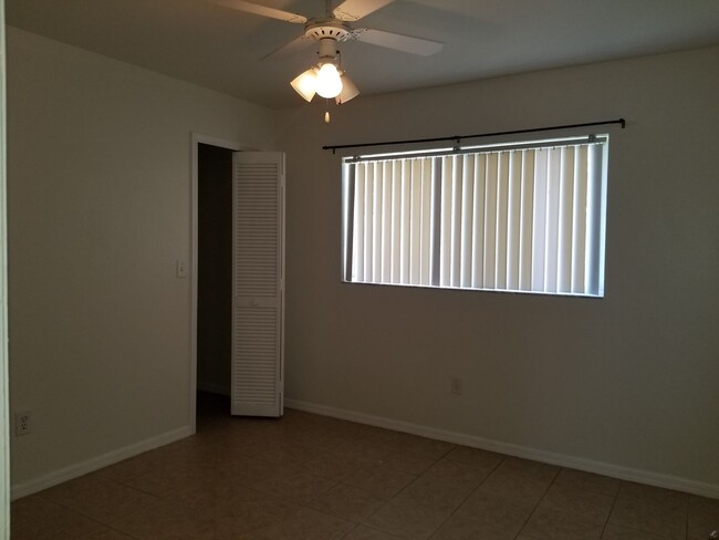 3/2 Single Family Home with Garage Availab... - 3/2 Single Family Home with Garage Availab...