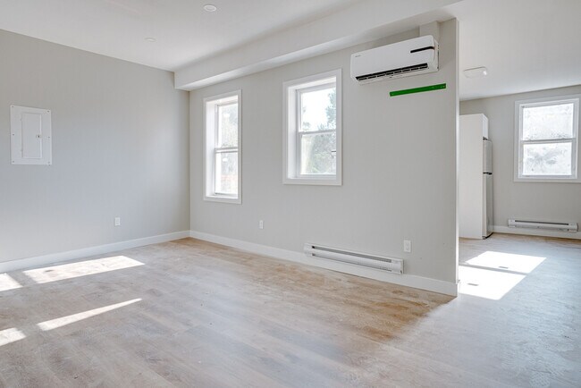 Photo - 164 Picton St E Unit 4