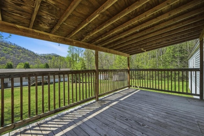 Photo - 267 Maddux Farm Dr