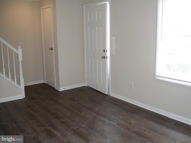 Photo - 204 Cameron St