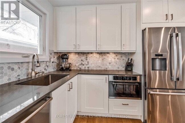 Photo - 3 Shakespeare Dr