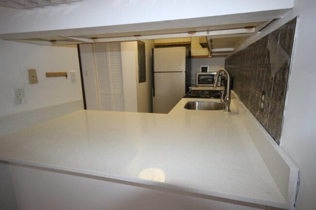 Building Photo - 300 NEWARK St Unit 3F