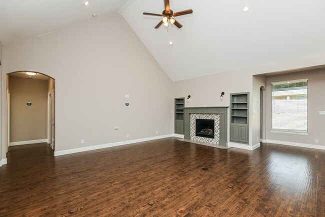 Photo - 413 Blue Star Ct