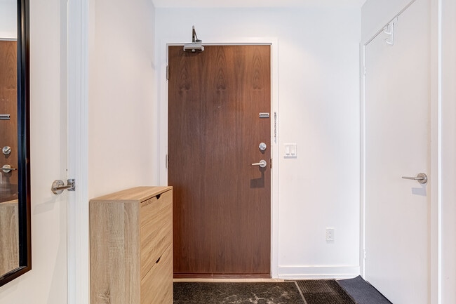 Photo - 115 McMahon Dr Unité 1906