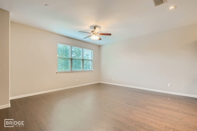 Photo - 1308 Lakecrest Ln