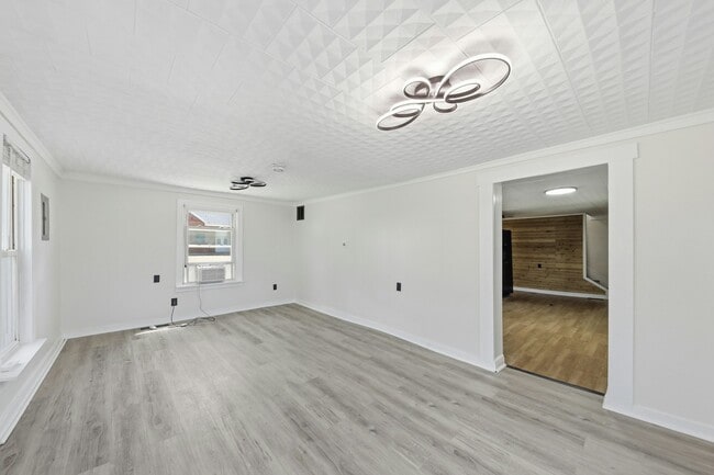 Photo - 125 E Market St