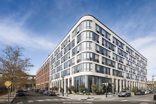 Building Photo - 372 9th St Unit 2F