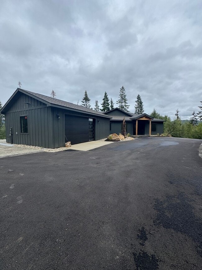 Building Photo - Luxury Rural Home Close to Town for Lease